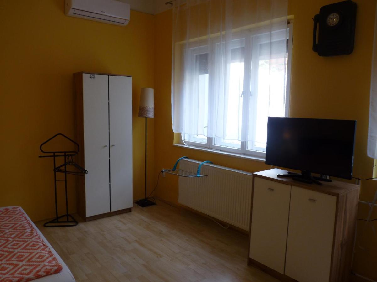 Zizi Apartman Debrecen Bagian luar foto