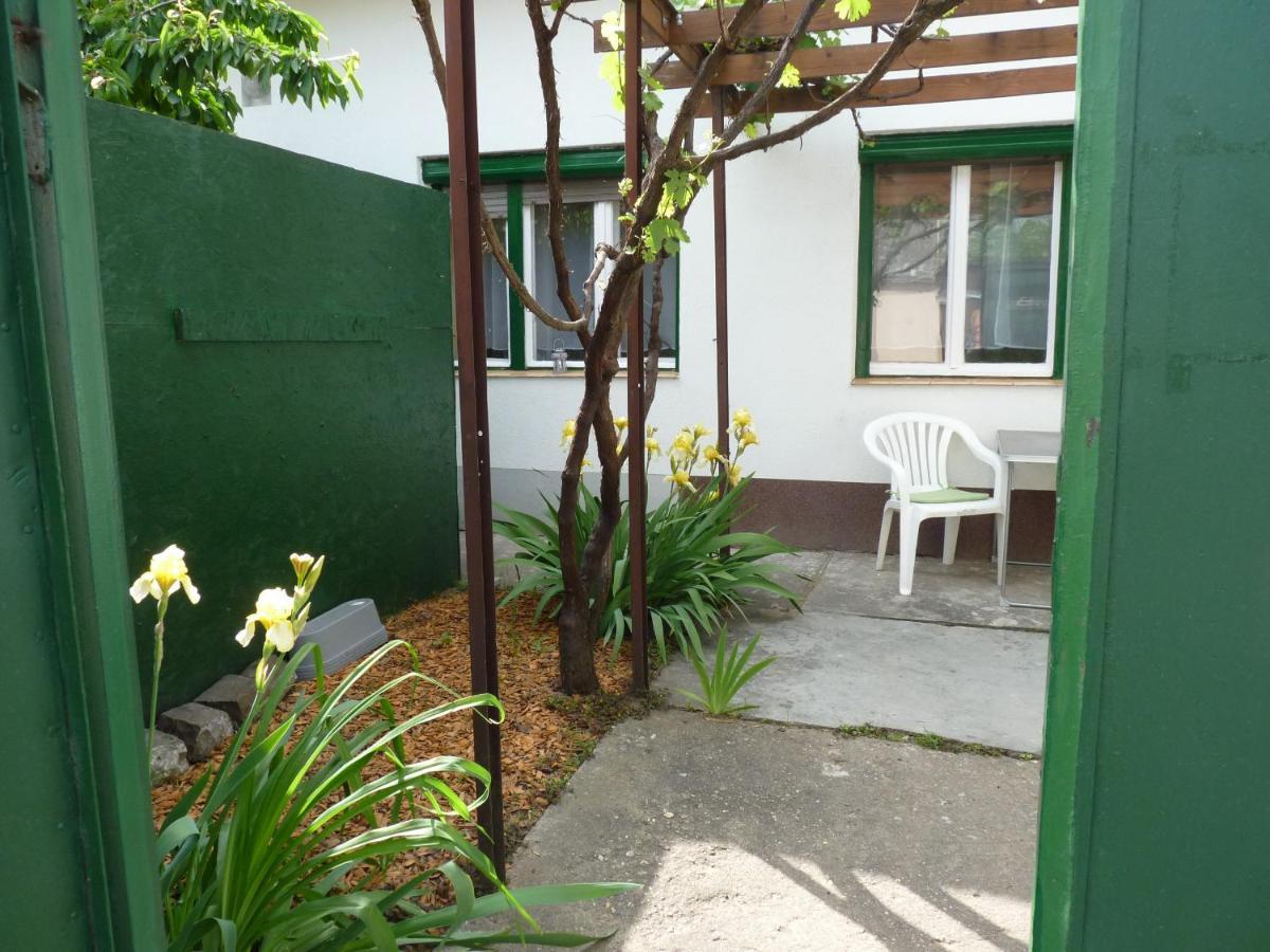 Zizi Apartman Debrecen Bagian luar foto